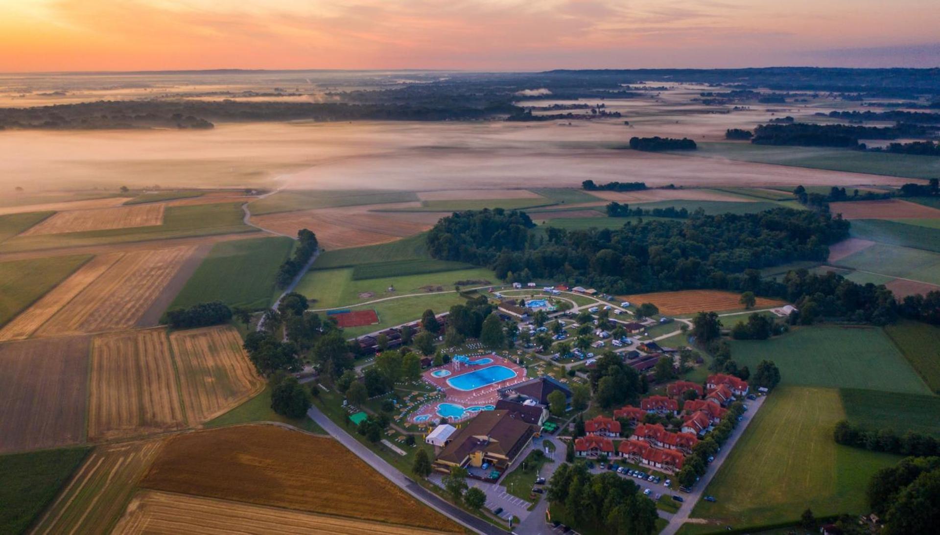 Terme Banovci - Hotel Zeleni Gaj Verzej ภายนอก รูปภาพ