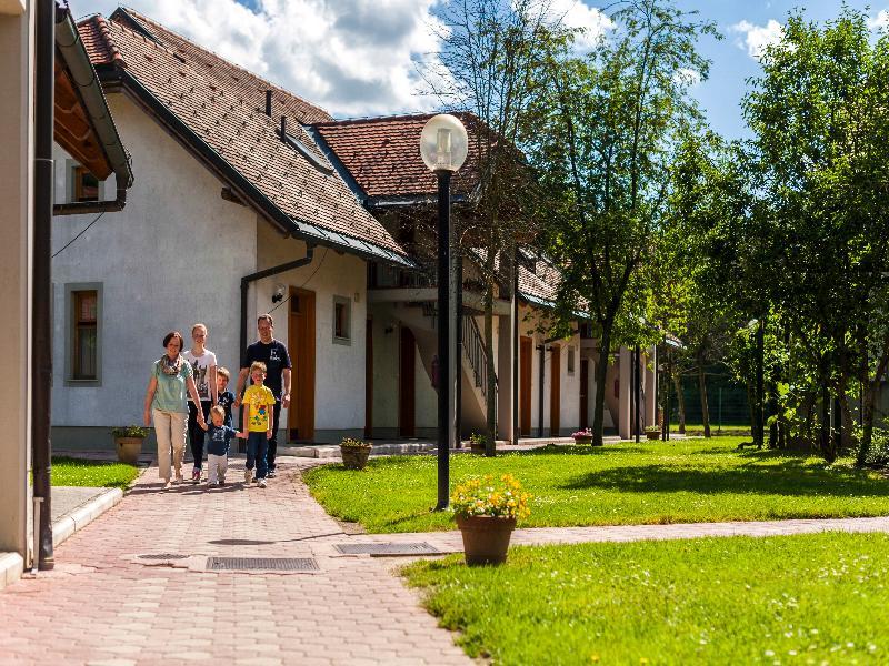 Terme Banovci - Hotel Zeleni Gaj Verzej ภายนอก รูปภาพ