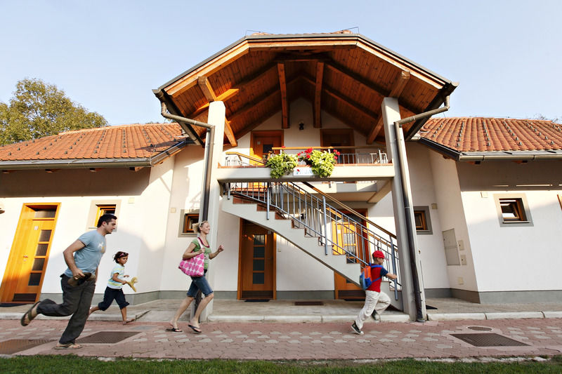Terme Banovci - Hotel Zeleni Gaj Verzej ภายนอก รูปภาพ