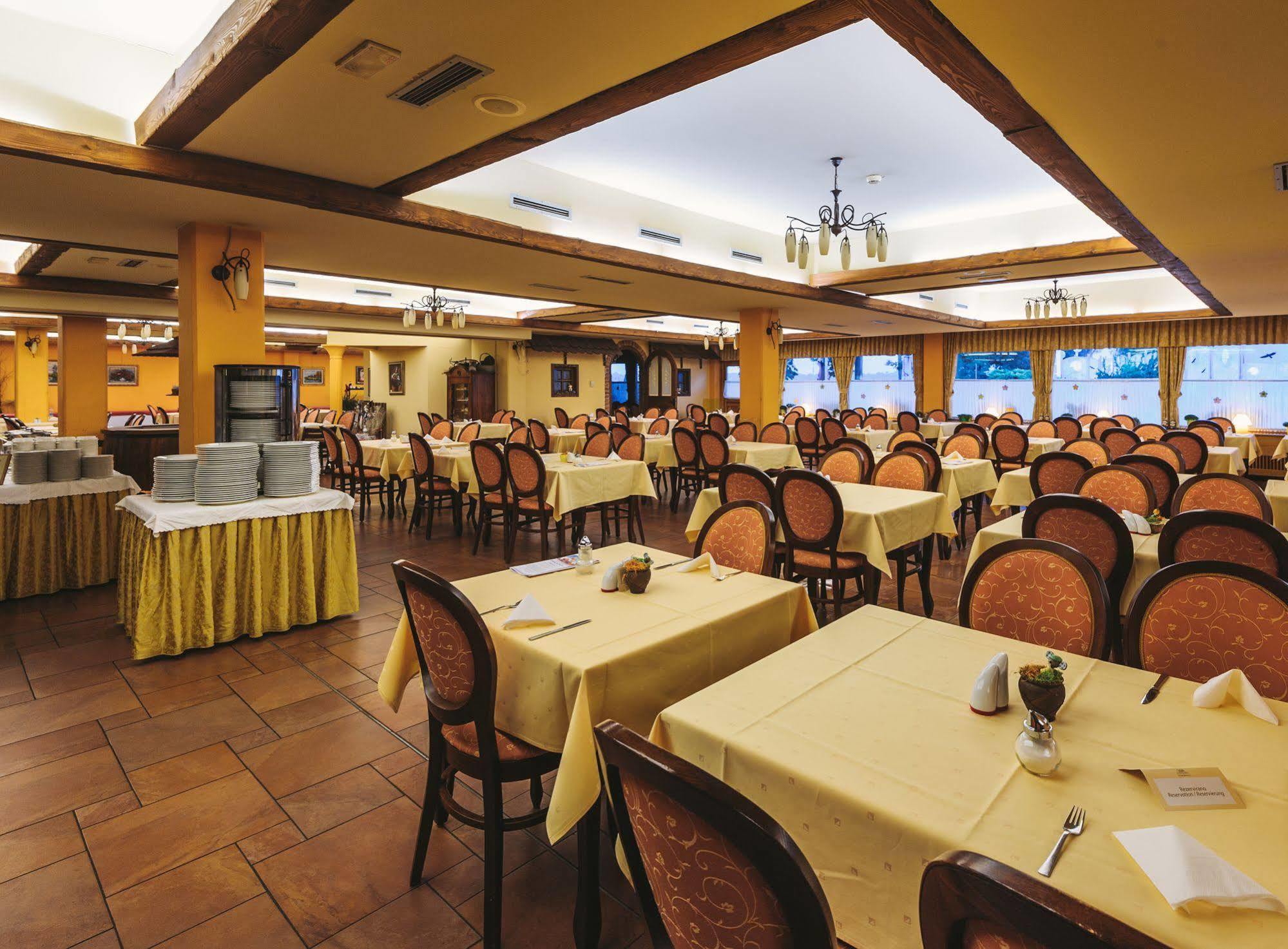 Terme Banovci - Hotel Zeleni Gaj Verzej ภายนอก รูปภาพ